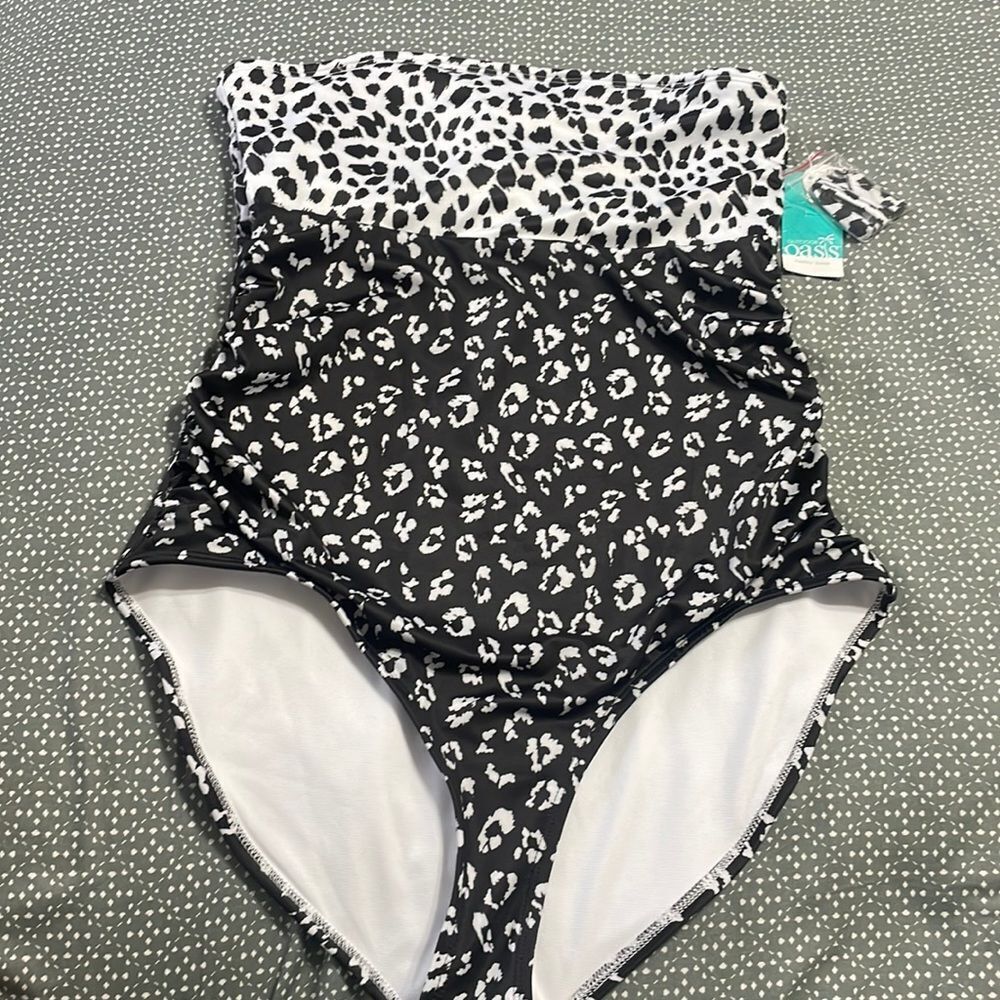 NWT Oasis one piece swim suit black and white with optional halter strap size L